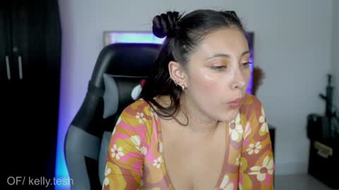 Snapshot of kellytesh chatting on 19, 9, 2025 Kelly online show from 19, 9, 2025