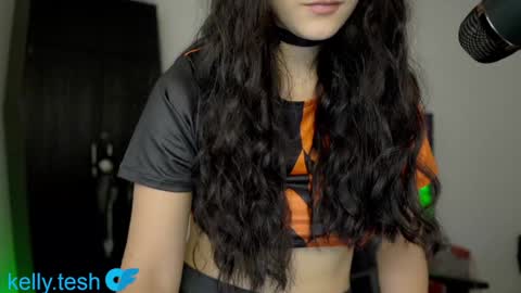 Snapshot of kellytesh chatting on 8, 10, 2025 Kelly online show from 8, 10, 2025