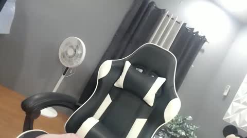 Snapshot of kemdallicious12 chatting on 29, 10, 2025 kimmy online show from 29, 10, 2025