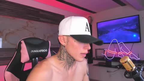 Snapshot of ken_and_bonnie chatting on 19, 12, 2025 ken_and_bonnie online show from 19, 12, 2025