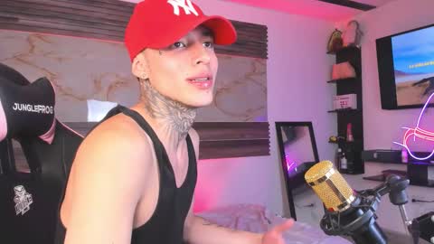 Snapshot of ken_and_bonnie chatting on 21, 12, 2025 ken_and_bonnie online show from 21, 12, 2025