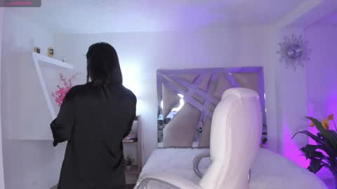 Kendall Jenner online show from 18, 1, 2025