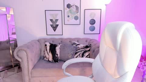 Kendall Jenner online show from 23, 1, 2025