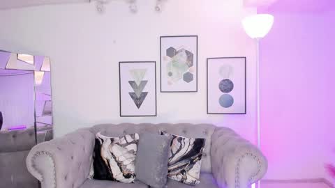 Kendall Jenner online show from 30, 1, 2025