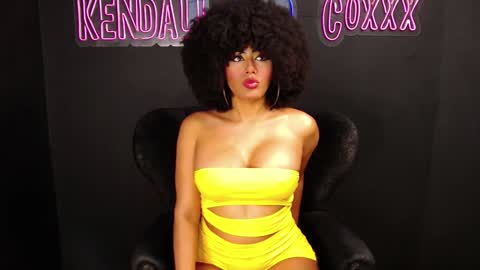 Snapshot of kendall_coxxx chatting on 4, 2, 2025 online show from 4, 2, 2025