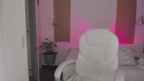 Kendall  online show from 22, 9, 2025