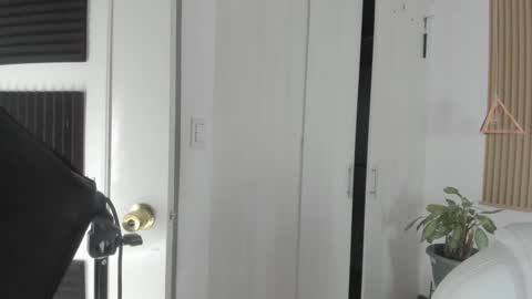 Kendall  online show from 3, 10, 2025