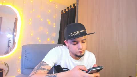 Snapshot of kendel_dimitri chatting on 20, 12, 2024 kendel_dimitri online show from 20, 12, 2024