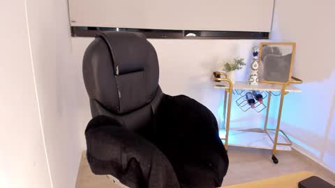 kendra  Benz online show from 26, 11, 2025