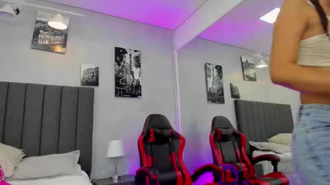 Snapshot of kendra_london chatting on 8, 3, 2026 Kendra London online show from 8, 3, 2026