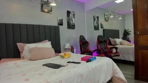 Snapshot of kendra_london chatting on 20, 3, 2026 Kendra London online show from 20, 3, 2026