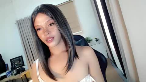 kendra_lunaxx online show from 23, 2, 2026