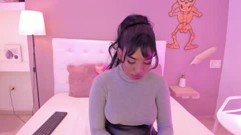 kendrachavez_ online show from 7, 11, 2025