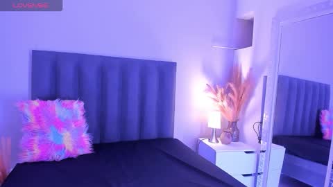 kendrachavez_ online show from 4, 12, 2025