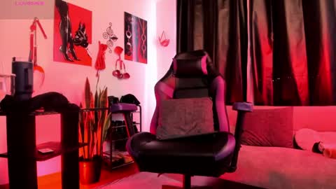 kenia_thompsom01 online show from 17, 6, 2026