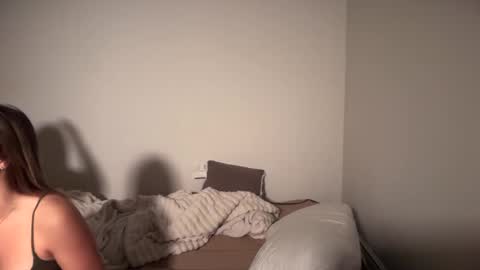 kenziesmithh online show from 19, 9, 2025