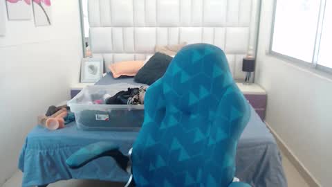 Snapshot of kerly_doll chatting on 25, 5, 2026 K E R L Y online show from 25, 5, 2026