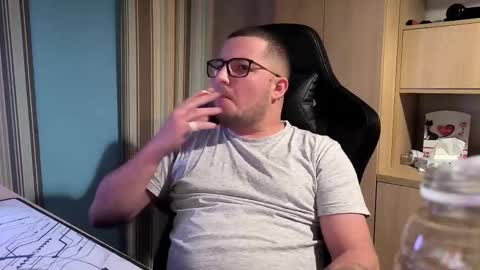 Snapshot of kevinnlovely chatting on 17, 10, 2025 Kevinn online show from 17, 10, 2025