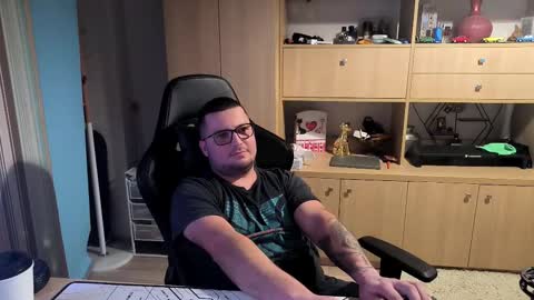 Snapshot of kevinnlovely chatting on 18, 10, 2025 Kevinn online show from 18, 10, 2025
