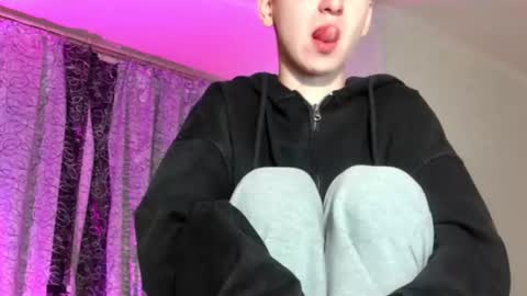 Snapshot of kevinsupershy chatting on 25, 6, 2026 kevinsupershy online show from 25, 6, 2026