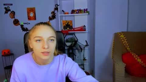 Snapshot of keylas_moan chatting on 3, 11, 2025 Keylas online show from 3, 11, 2025