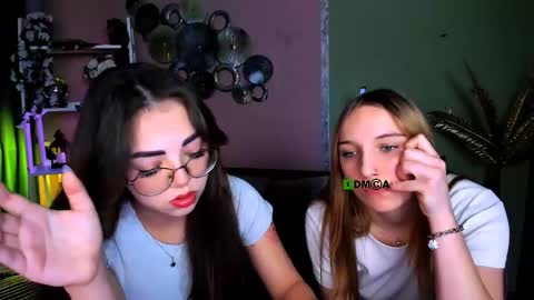 Snapshot of keylas_moan chatting on 17, 12, 2025 Keylas online show from 17, 12, 2025