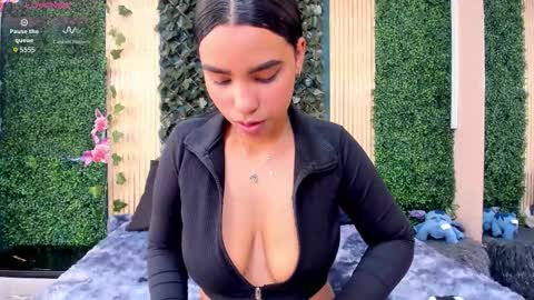 khateandersson online show from 1, 12, 2025