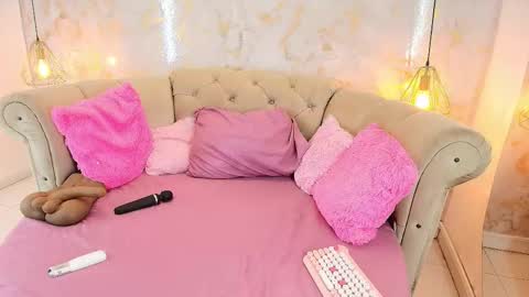 Snapshot of khloeblake chatting on 5, 2, 2026 Khloe online show from 5, 2, 2026