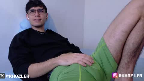 Snapshot of khozler_ chatting on 14, 12, 2025 khozler_ online show from 14, 12, 2025