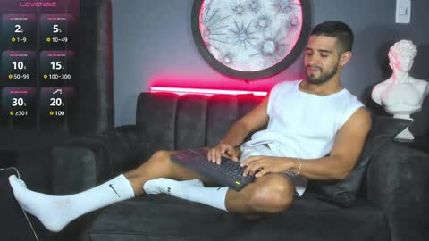 Khriss brown online show from 3, 2, 2025