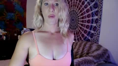 Snapshot of khwildnnout chatting on 18, 9, 2025 KELLYWILDNNOUT online show from 18, 9, 2025