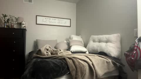 kiannaluv online show from 9, 9, 2025