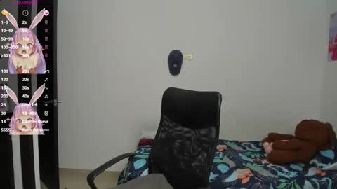 Snapshot of kiara_and_evelyn chatting on 19, 2, 2025 Evelyn online show from 19, 2, 2025