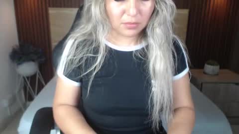 K I A R A  online show from 4, 10, 2025