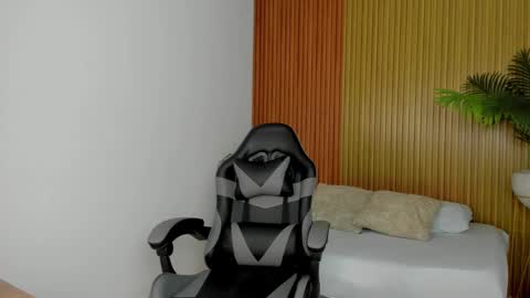 K I A R A  online show from 23, 10, 2025