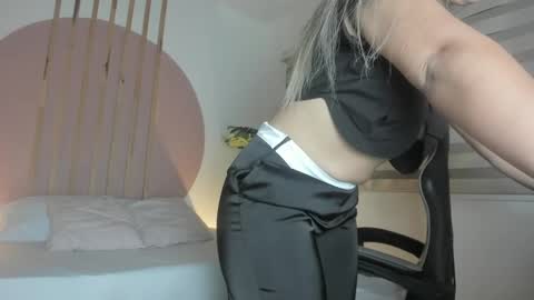 K I A R A  online show from 24, 10, 2025