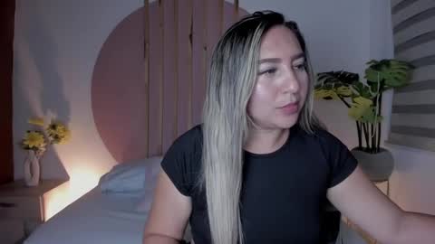 K I A R A  online show from 25, 10, 2025