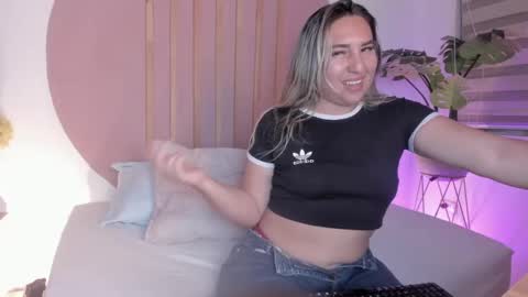 K I A R A  online show from 31, 10, 2025