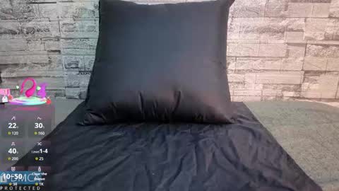 Kiara Zahiri online show from 23, 12, 2025