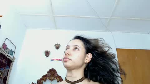 Snapshot of kiaralenon chatting on 5, 10, 2025 kiaralenon online show from 5, 10, 2025