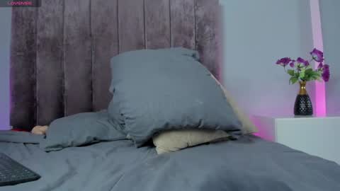 Sara Palacios online show from 11, 1, 2025