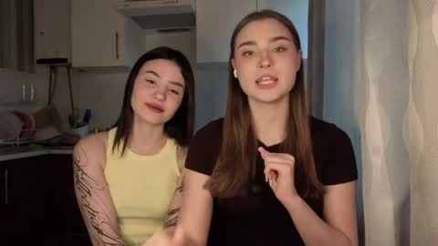 Ola my name is Lissa  Lets hit 10 Thumbs Up together   online show from 30, 4, 2026