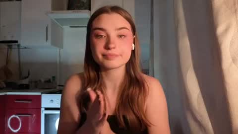 Ola my name is Lissa  Lets hit 10 Thumbs Up together   online show from 15, 5, 2026
