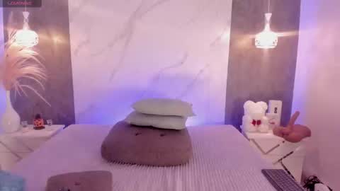 Snapshot of kiiimthompson chatting on 12, 10, 2025 Kim Thompson online show from 12, 10, 2025