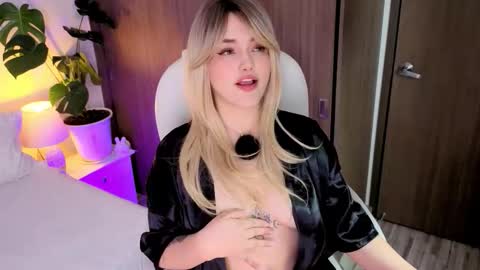 Snapshot of kiimtyler_ chatting on 14, 11, 2025 KiimTyler Onlyfanskiimtyler online show from 14, 11, 2025