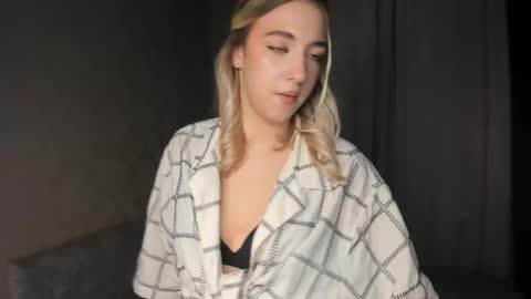 Bella online show from 2, 12, 2025