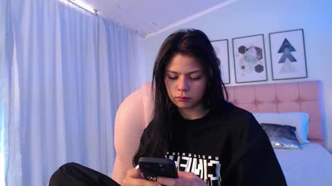 Snapshot of kiki_cams chatting on 15, 10, 2025 kIKI online show from 15, 10, 2025