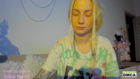 Snapshot of kiki_cute__ chatting on 19, 10, 2025 Kiki online show from 19, 10, 2025