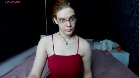 Snapshot of kiki_krash chatting on 12, 1, 2025 Kiki online show from 12, 1, 2025