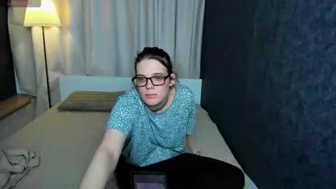 Snapshot of kiki_krash chatting on 8, 3, 2025 Kiki online show from 8, 3, 2025